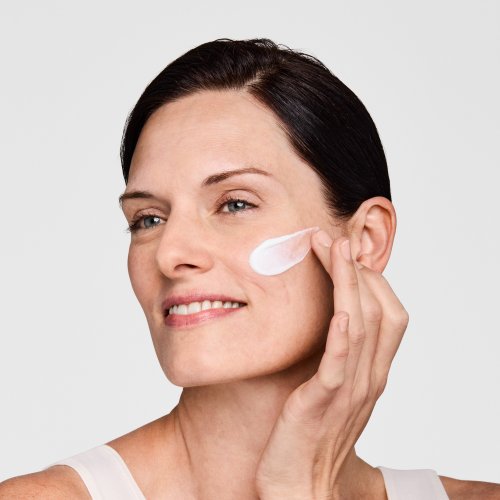 ESTEE LAUDER DayWear 24-Stunden-Feuchtigkeitscreme